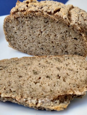 Pa de fajol amb all i alfàbrega