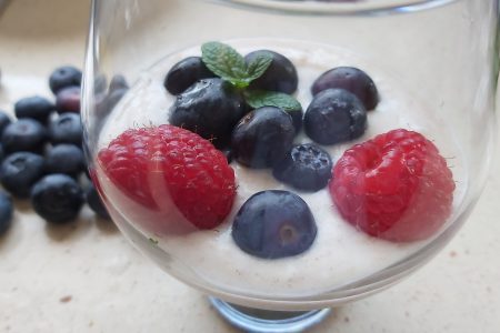 Mousse de iogurt amb fruits vermells