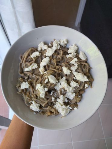 Espaguetis amb albergínia i ricotta vegana