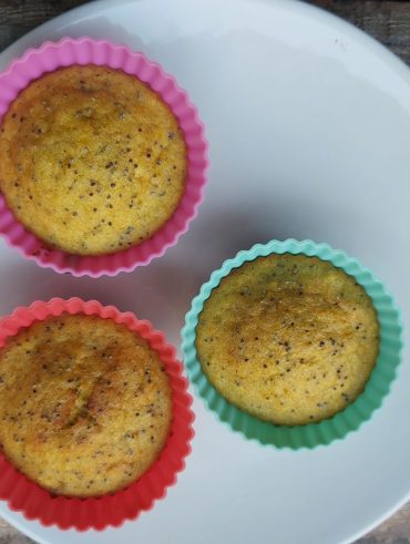 Magdalenes de taronja i llavors de rosella